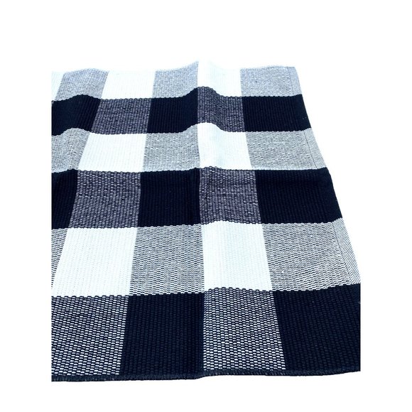 Front Door Carpet Black And White Checkered Plaid Outdoor Carpet, New - Picture 6 of 7